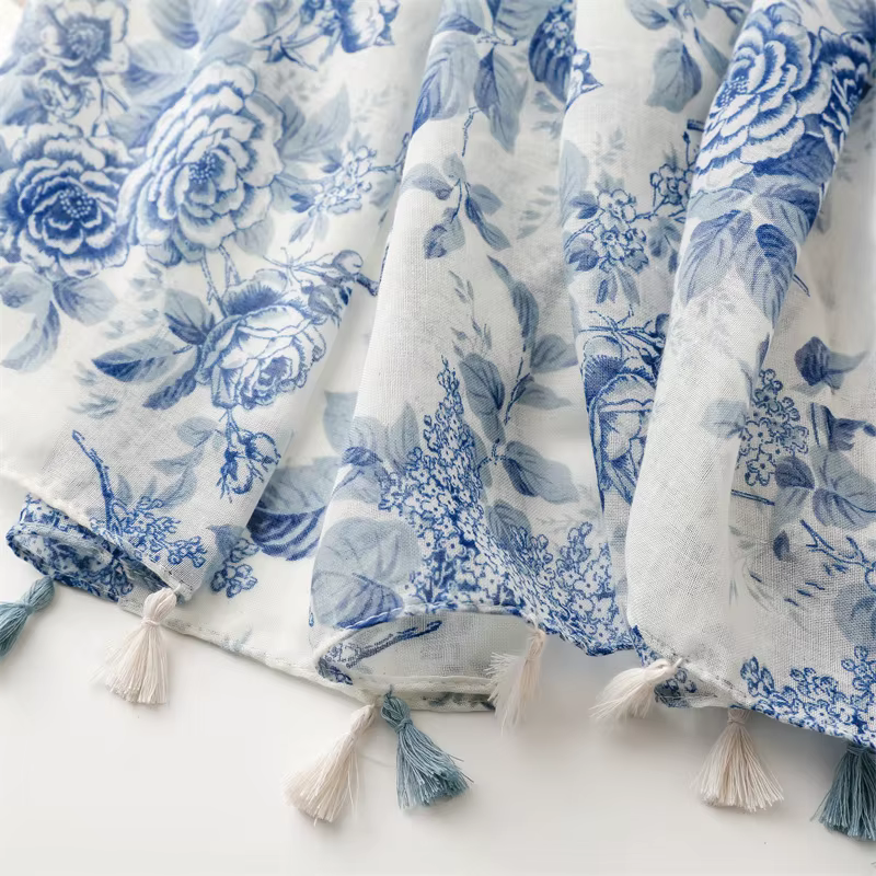 Classique bleu fleur imprimé écharpe élégant gland châle décontracté coupe-vent tête enveloppement Hijab crème solaire voyage serviette de plage pour les femmes