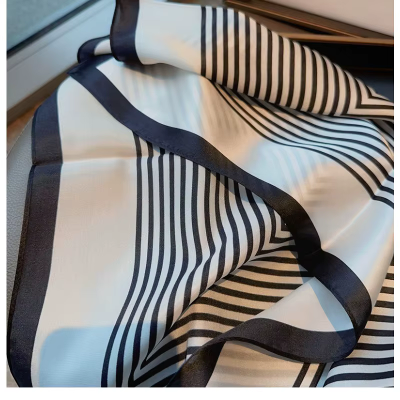 Écharpe 100% soie de mûrier à rayures noires et blanches pour femmes
