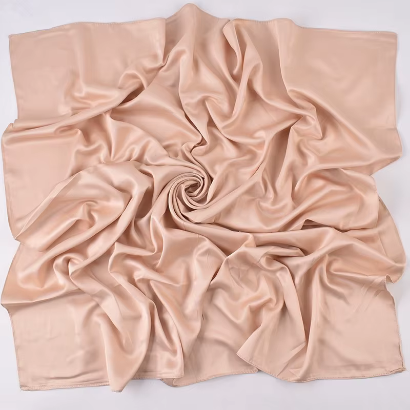 Foulard carré en satin mat pour femme