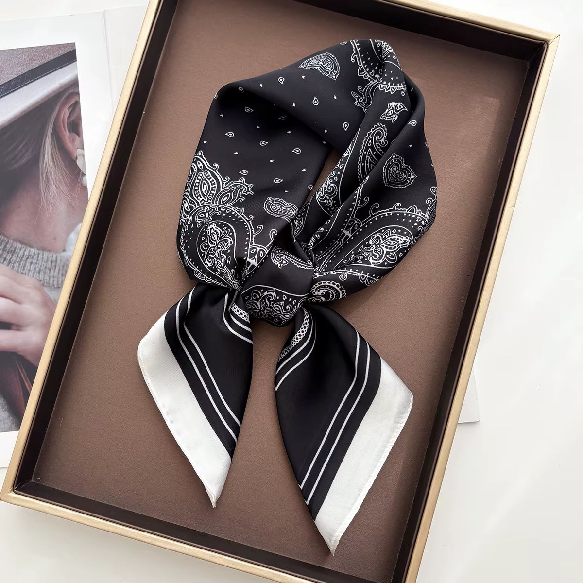 Foulard carré en soie pour femmes