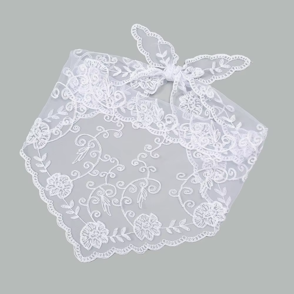 Écharpe légère et élégante brodée de fleurs