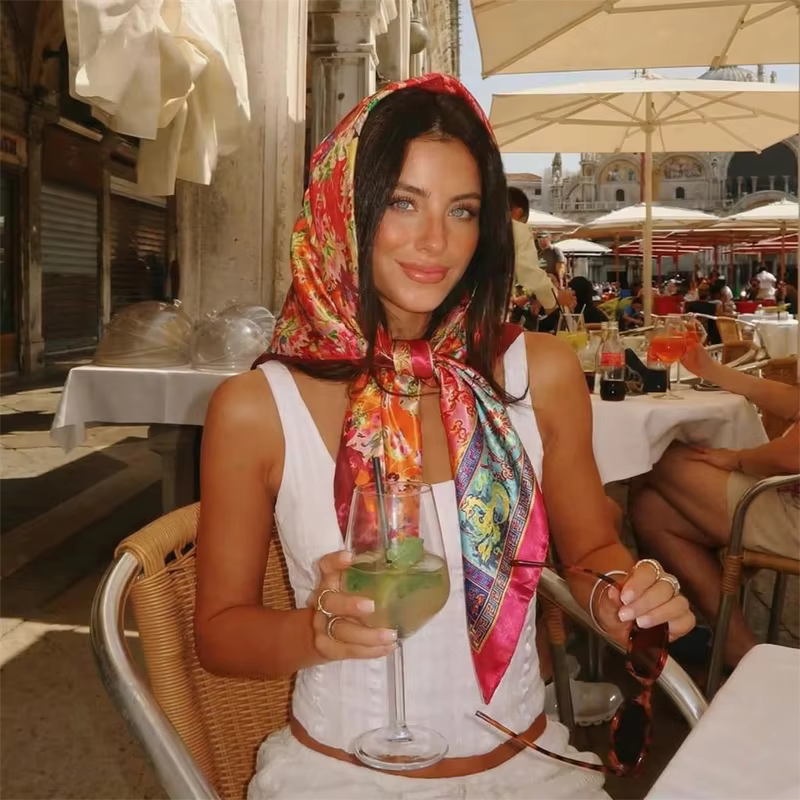 Foulard carré en soie de 90 cm pour femme