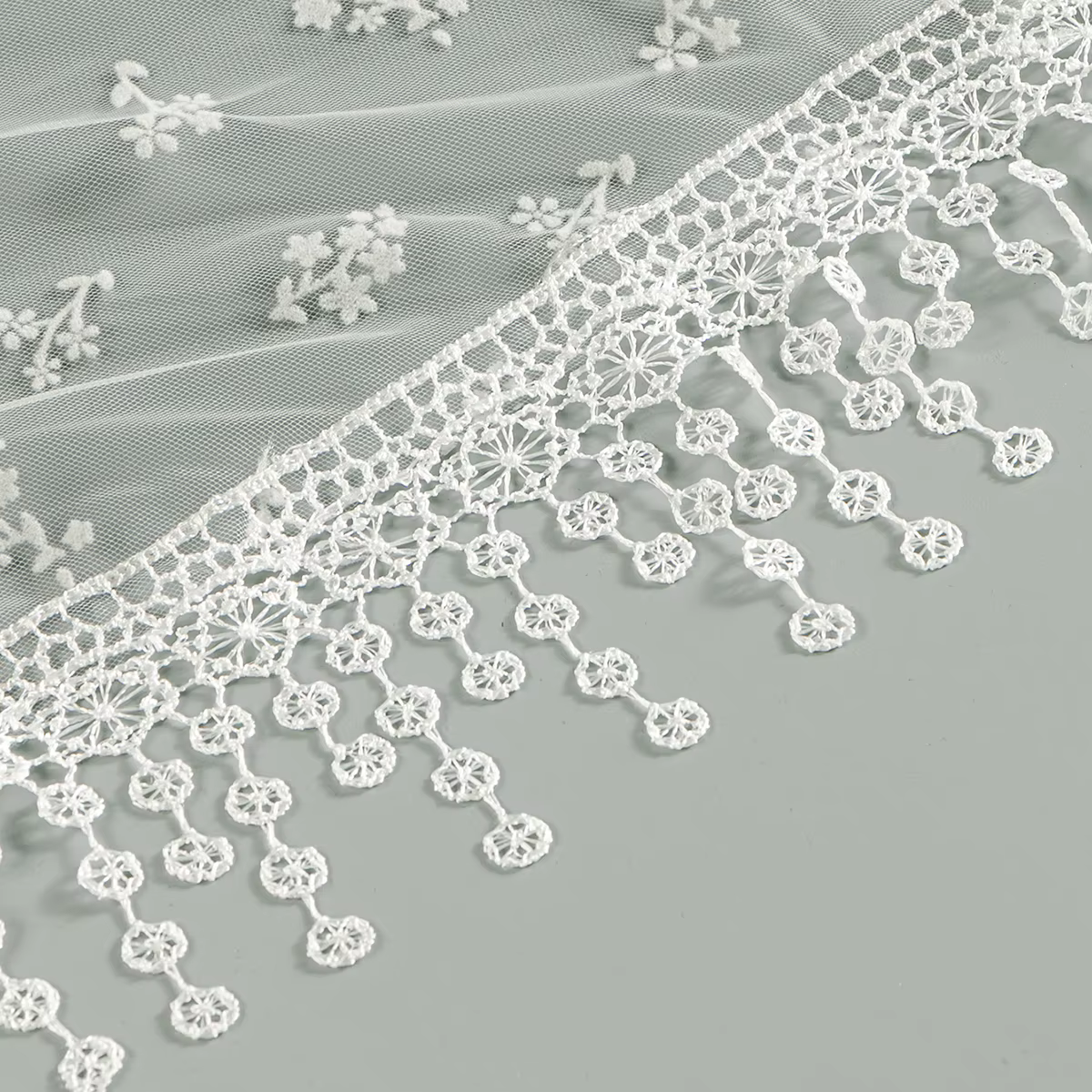 Floarl broderie Triangle écharpe espagne élégant dentelle glands châle femmes solide évider Bandana mariée mariage voile tête Turban