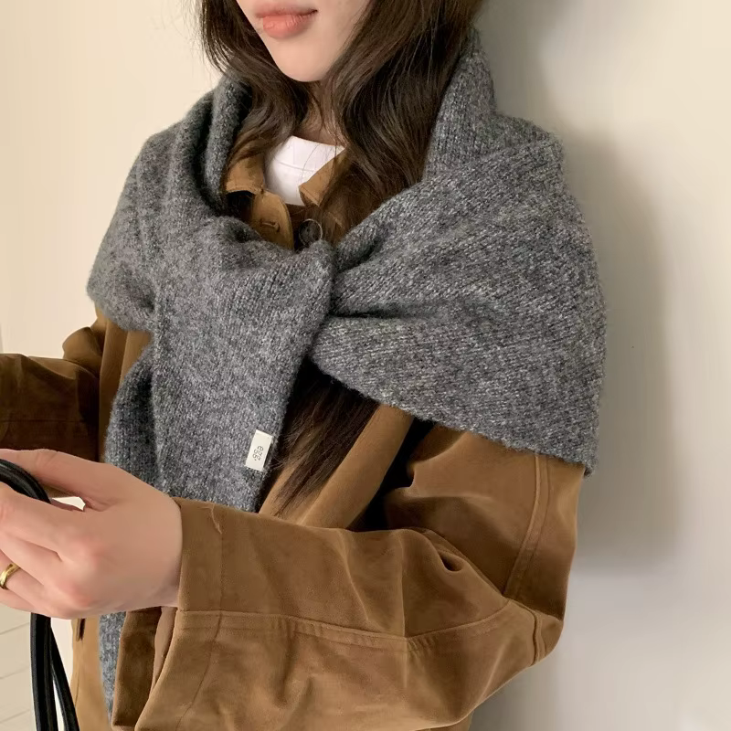 Châle tricoté gris pour femme
