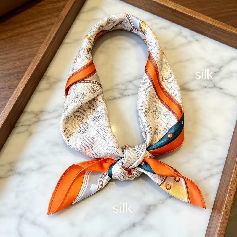 Petit foulard coréen polyvalent décoratif à motifs géométriques en soie
