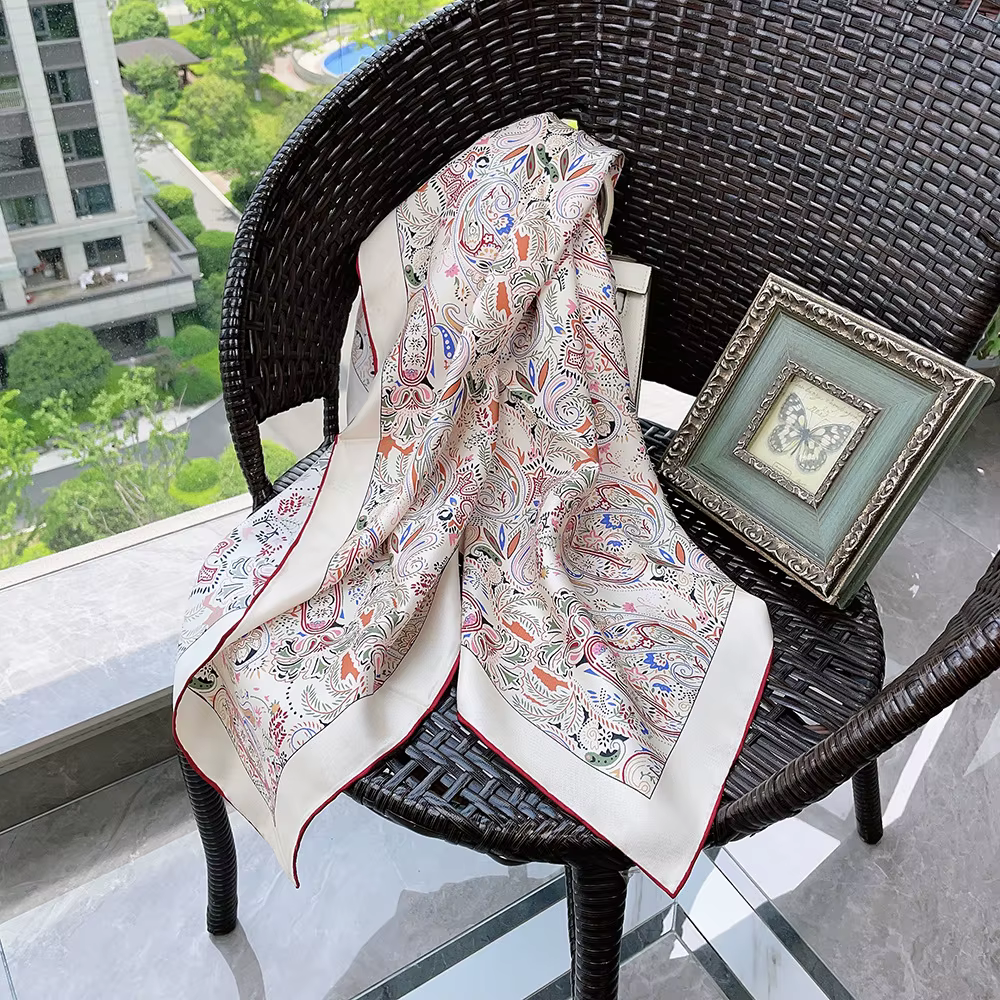 Foulard carré en soie pour femmes