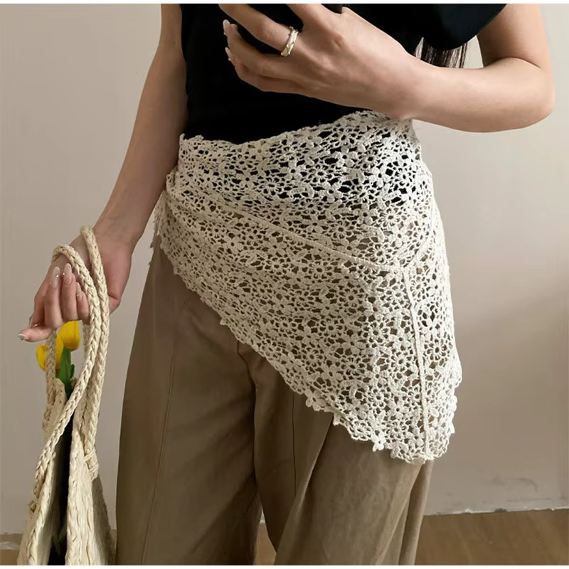 Écharpe triangulaire vintage en dentelle crochetée