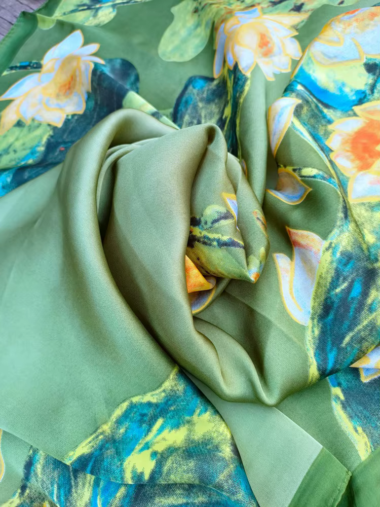 Élégant foulard en soie pour femme