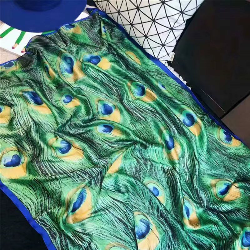Écharpe légère à motifs plumes de paon vertes pour femme