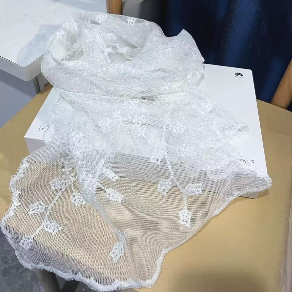 Écharpe en dentelle brodée unie
