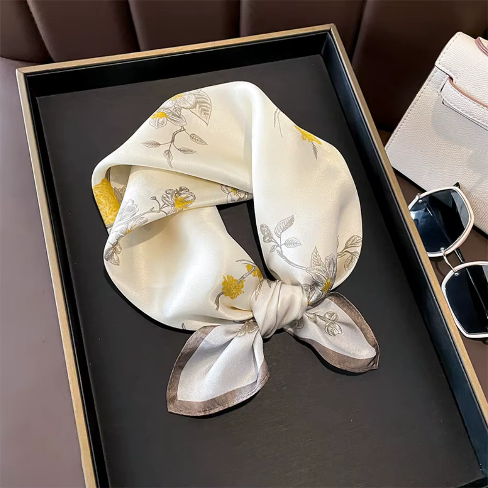 Foulard carré beige en soie de mûrier 100% – Accessoire polyvalent haut de gamme pour cheveux et tenues – Idéal comme cadeau