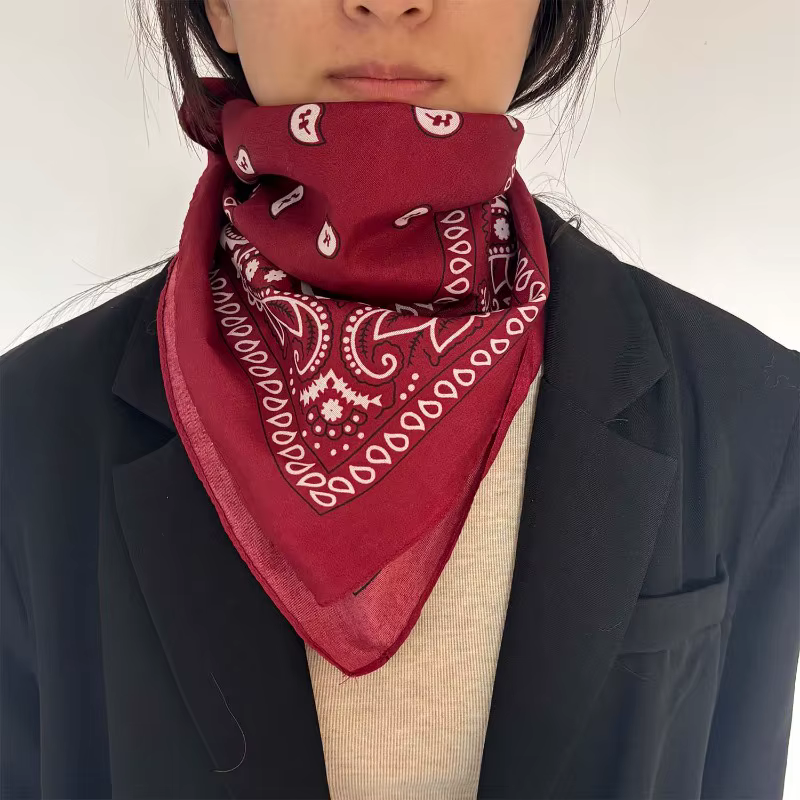 Foulard carré rouge bordeaux style western
