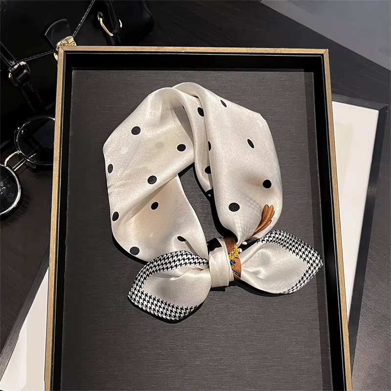 100% foulard en soie Bandana femmes motif de fleur foulards carrés foulard foulard en soie de mûrier bandeau Hijab châle sac poignée Wrap cravate