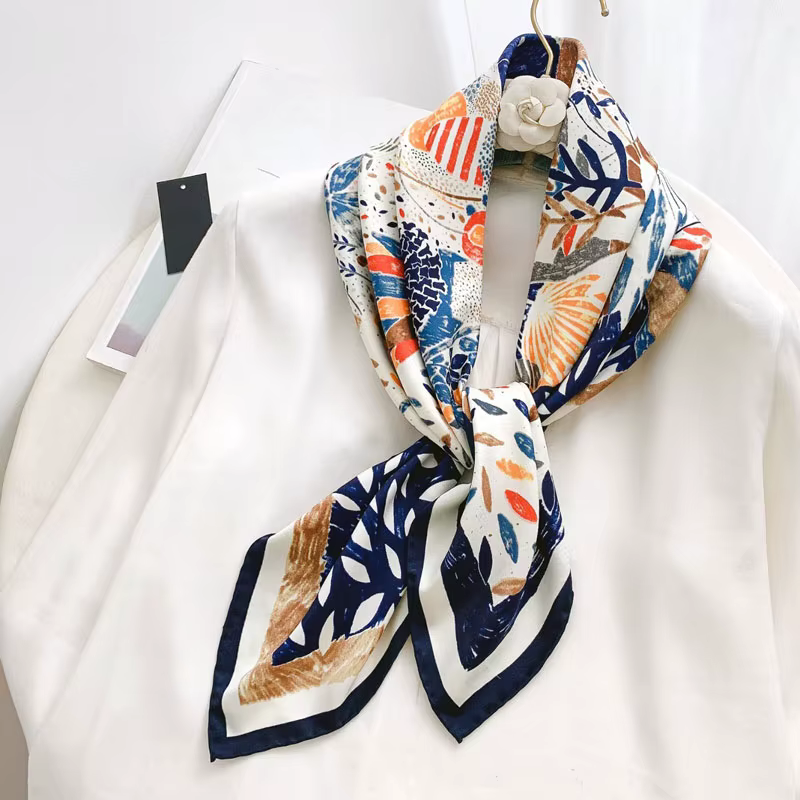 Foulard carré en soie imitation peinture à l'huile