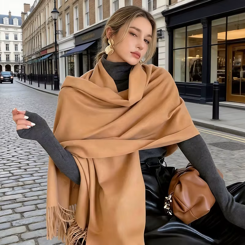 Nouvelle écharpe noire en cachemire pour femme