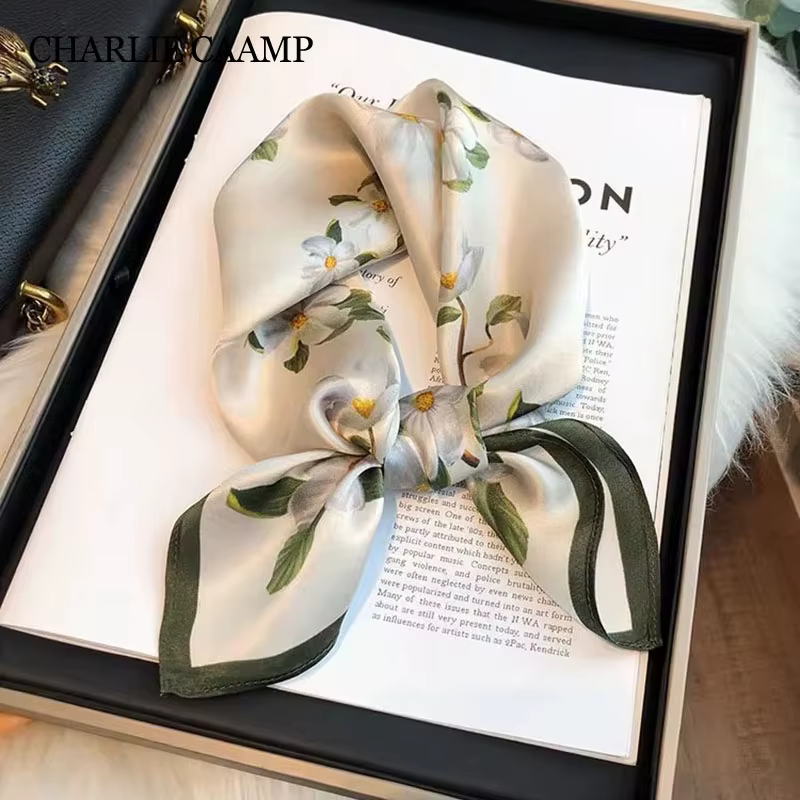 Foulard carré en soie polyvalent pour femmes