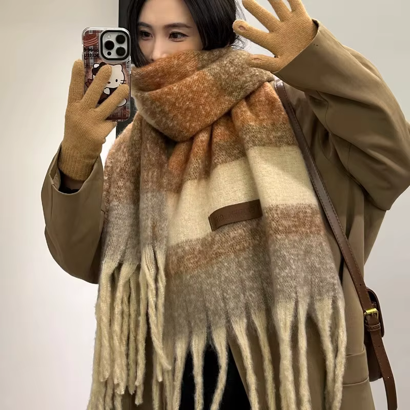Écharpe pour femmes hiver rayé horizontal Mohair Version coréenne polyvalent étudiant haut de gamme épaissi chaud cou