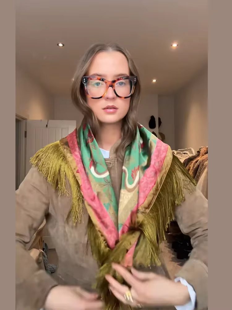 Écharpe Chic Imprimée à Pompons pour Femme
