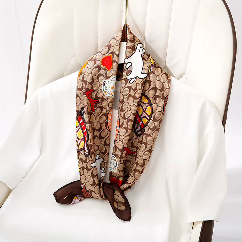 Nouveau Foulard Carré en Soie pour Femme