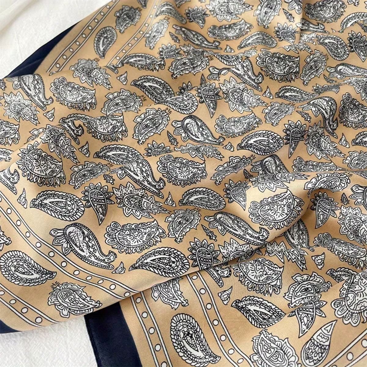 1 foulard à larges bords en imitation soie imprimé paisley pour hommes