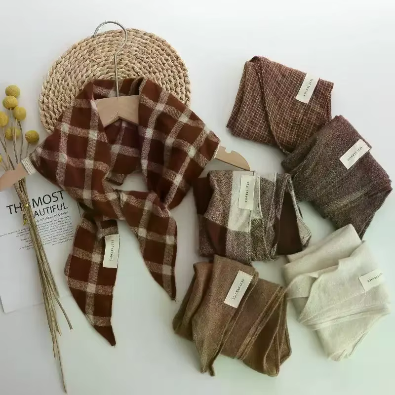 Écharpe triangulaire tricotée à carreaux tendance ; Châle multifonctionnel haut de gamme et foulard élégant pour femme