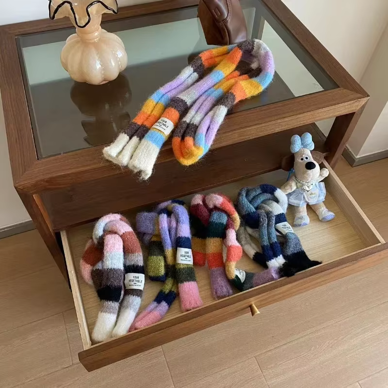 Écharpe fine en laine tricotée avec épissure de couleur chaude
