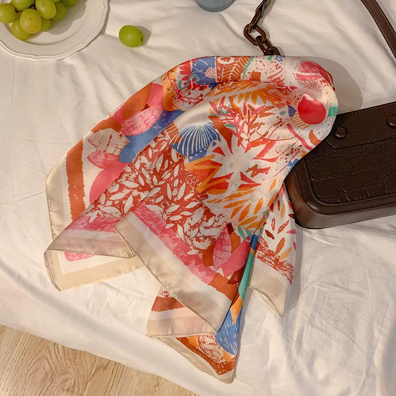 Foulard Carré à Rayures de Luxe pour Femme