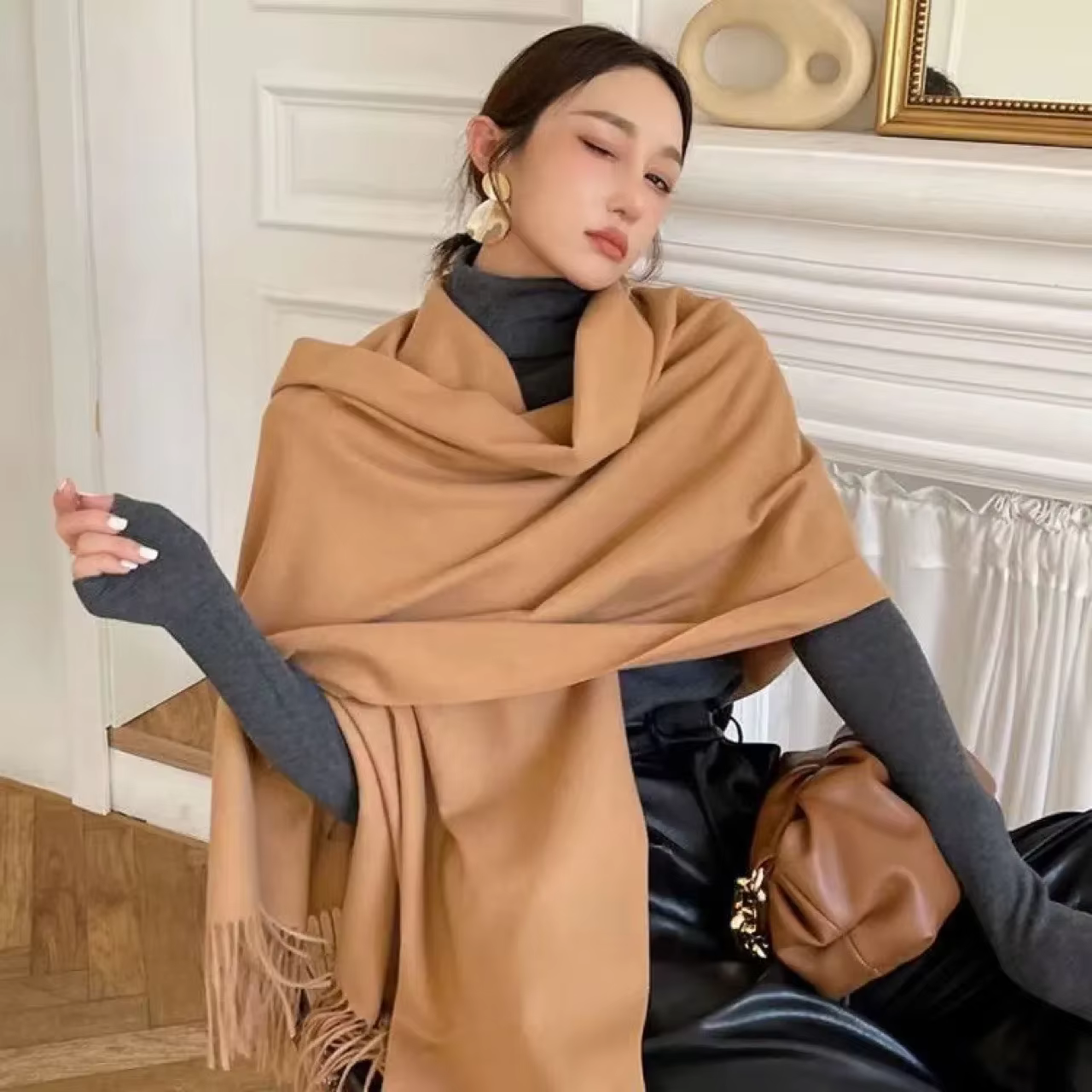 Écharpe en laine et cachemire noir pour femme