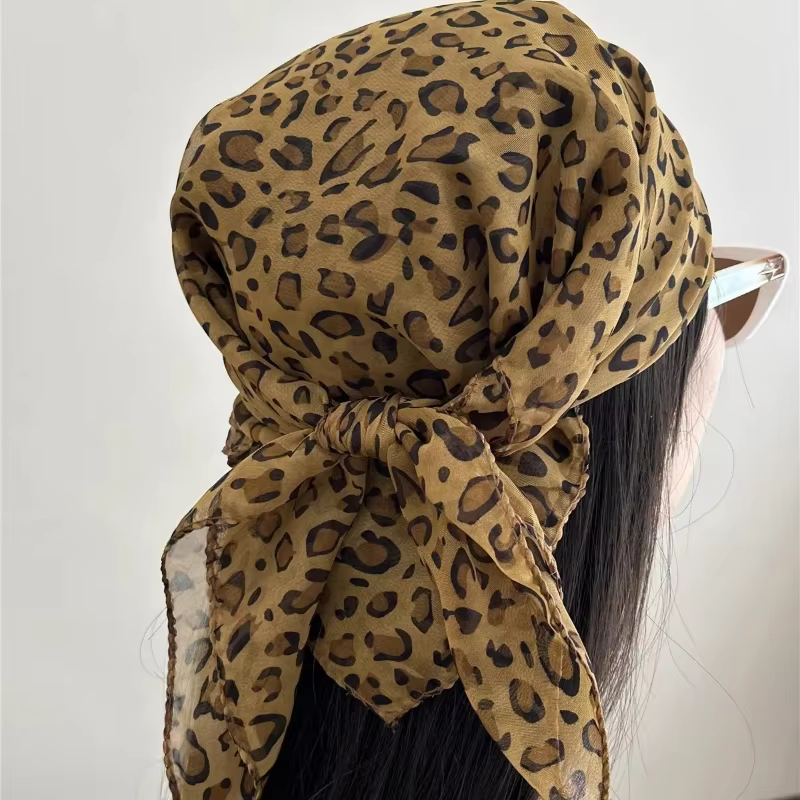 Foulard carré rétro imprimé léopard pour femmes