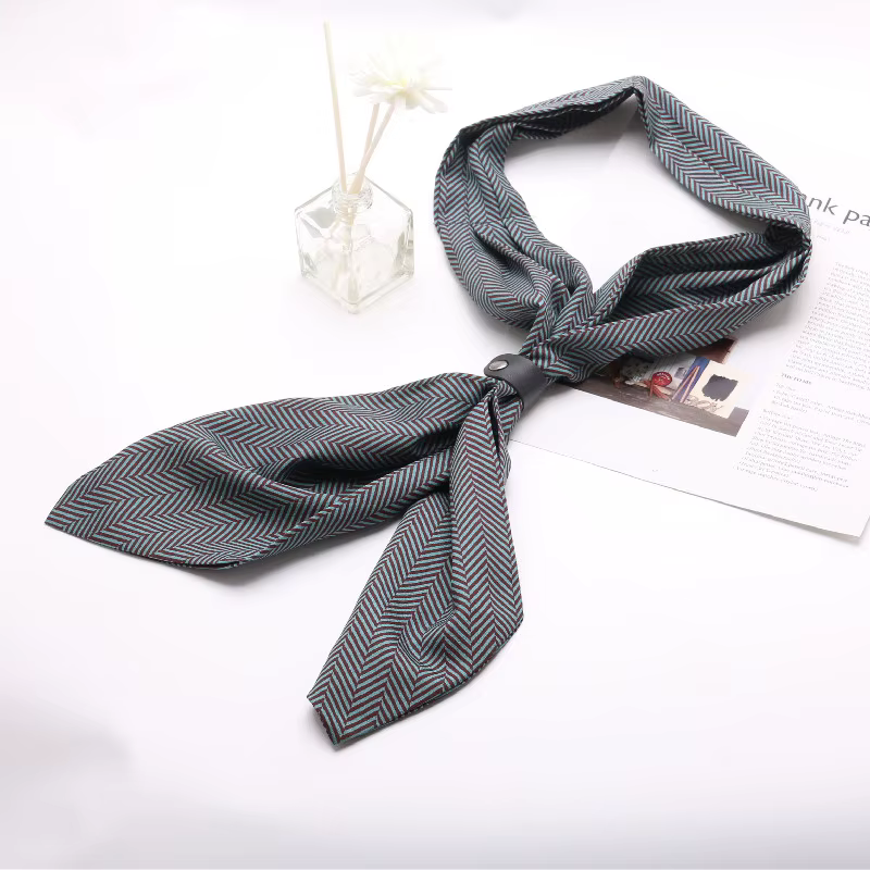 Foulard carré en soie blanche pour hommes