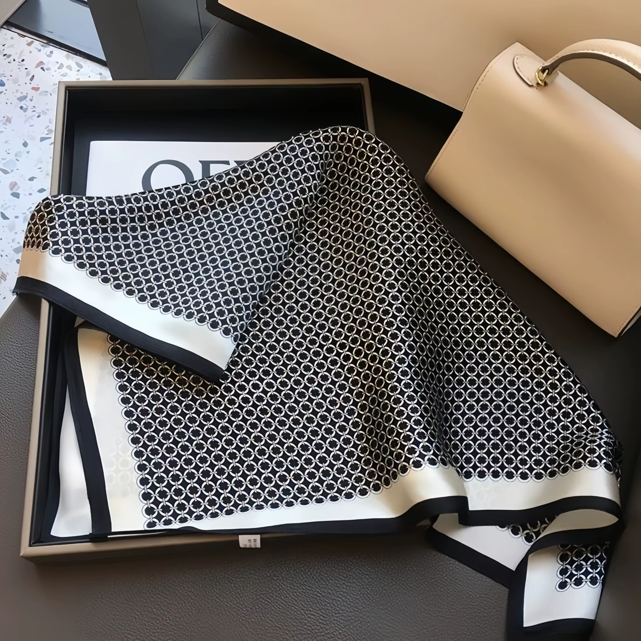Foulard carré en Satin élégant pour femmes