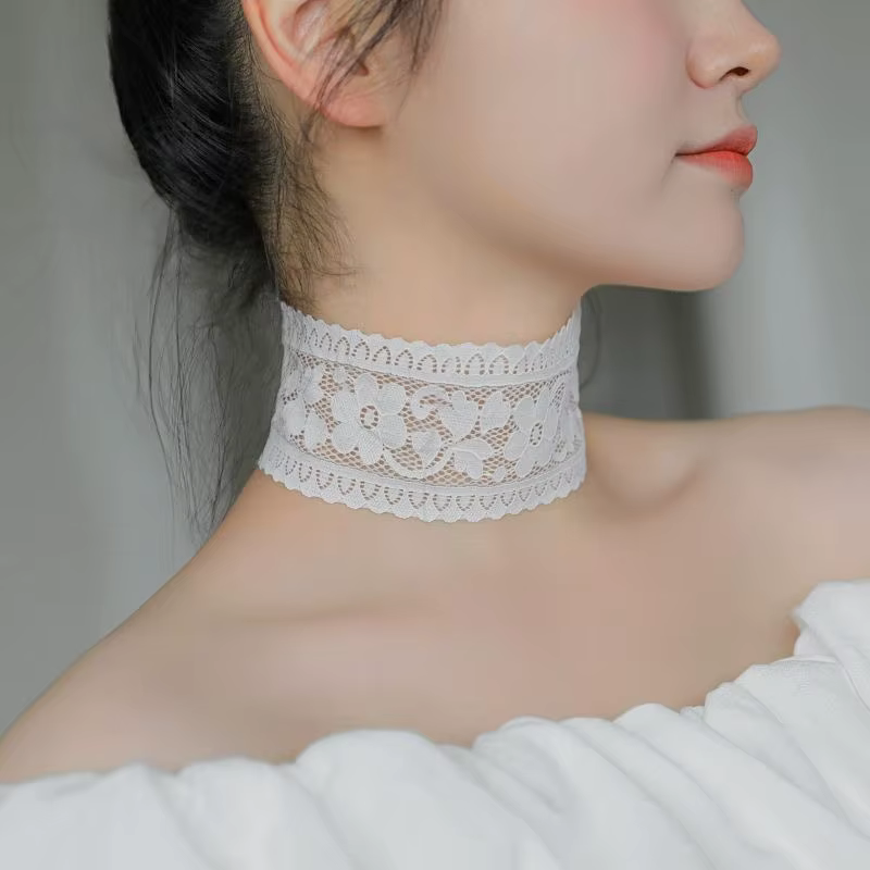 Cache-cou en dentelle pour femme