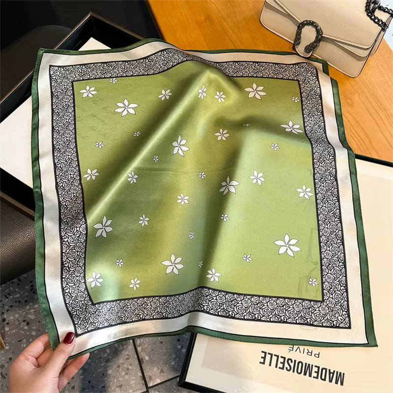 100% foulard en soie Bandana femmes foulards carrés