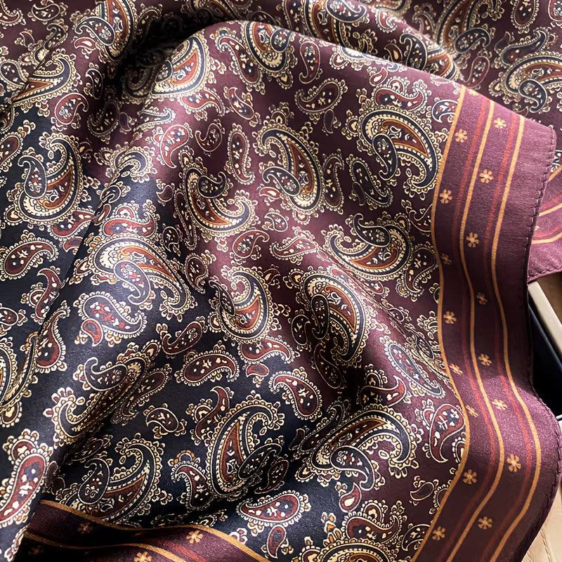 Foulard carré 100 % soie de mûrier pour femme