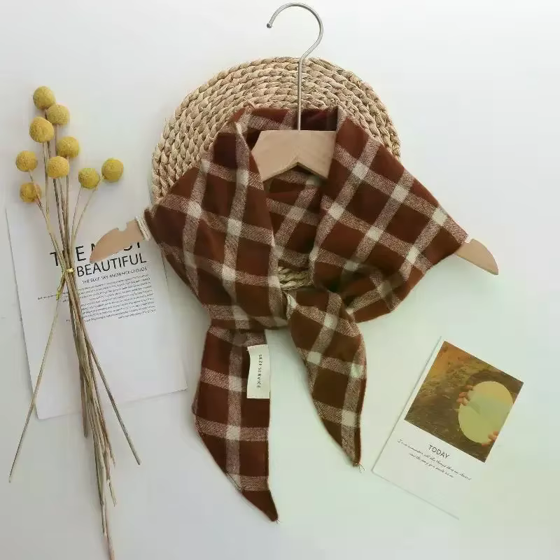 Écharpe triangulaire tricotée à carreaux tendance ; Châle multifonctionnel haut de gamme et foulard élégant pour femme