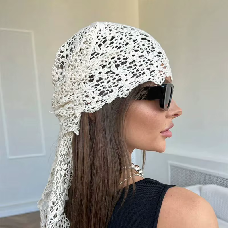 Écharpe triangulaire en dentelle au crochet