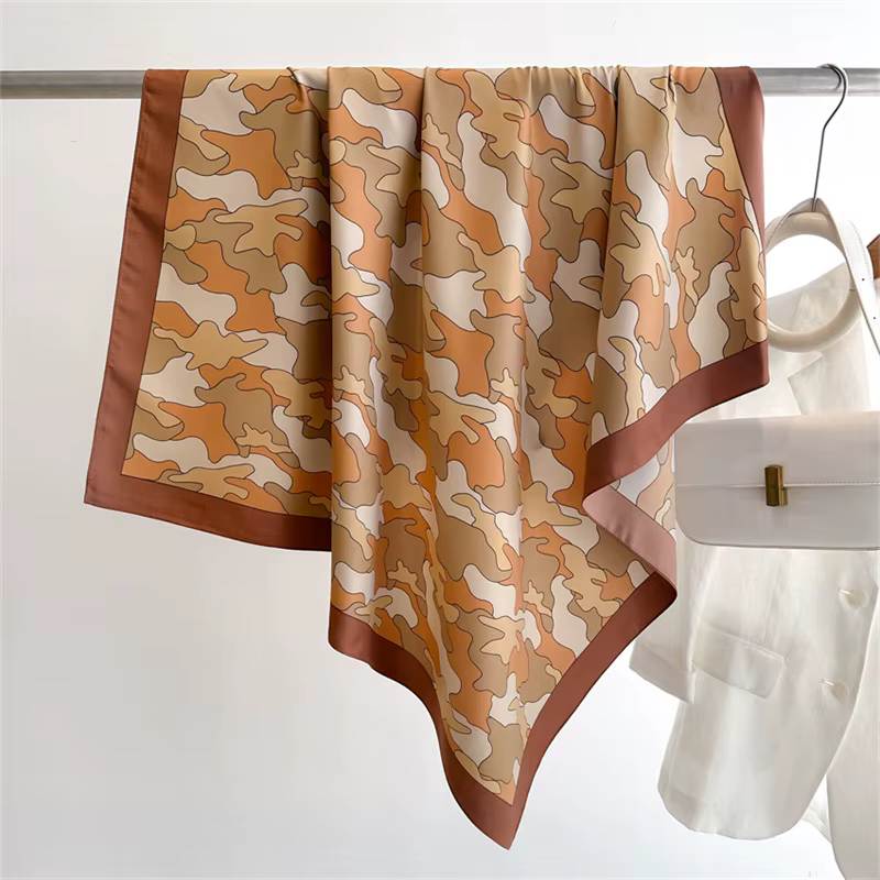 Grand Foulard Carré à Imprimé Nuage pour Femme