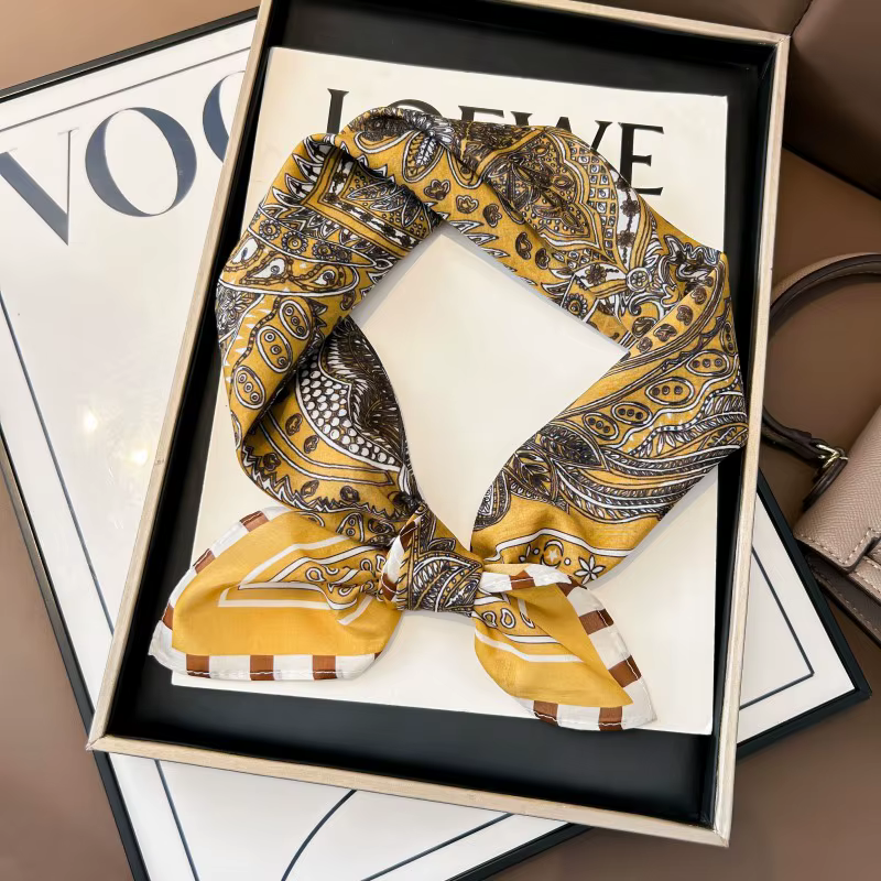 Nouveau Foulard Carré en Soie de Mûrier Littéraire et Rétro