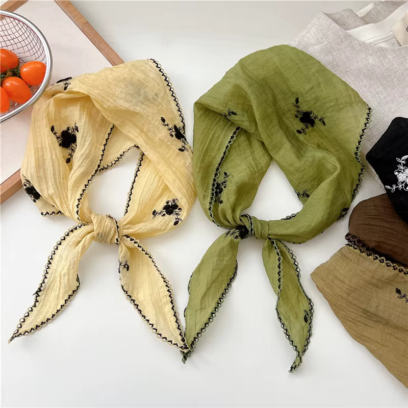 Foulards triangulaires en losange solide