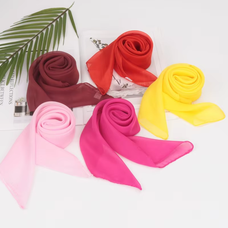 Écharpe carrée en mousseline de soie pour femme