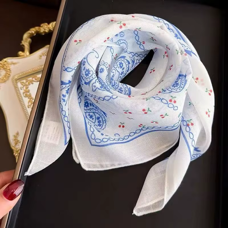 Foulard carré imprimé cerises pour femme