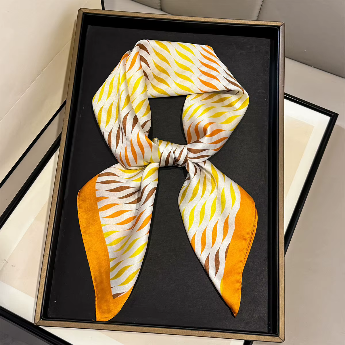 Nouveau Foulard Carré 2026 pour Femme