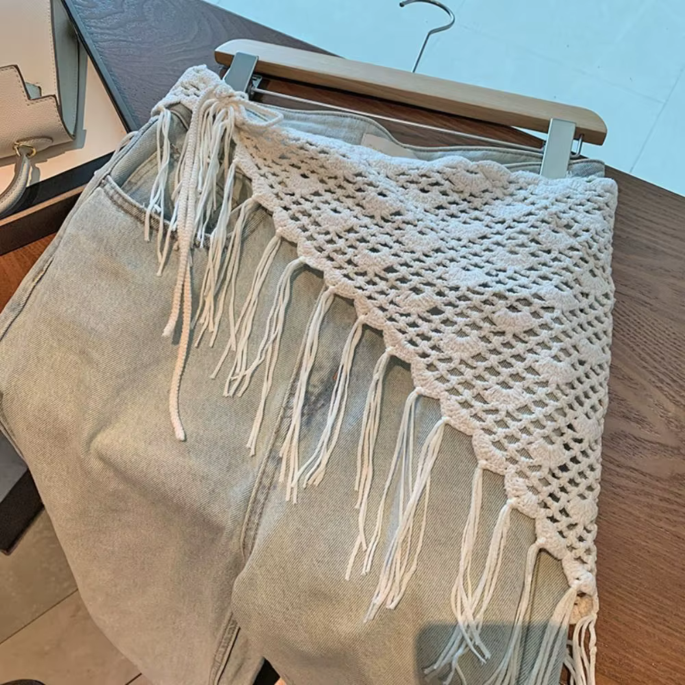 Écharpe triangulaire tricotée à pompons style bohème