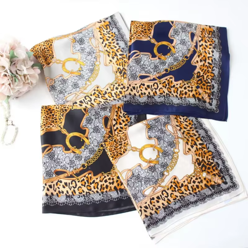 Foulard léopard pour femme