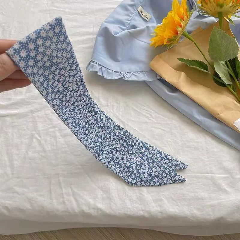 Écharpe en soie vintage bleu marine pour femme