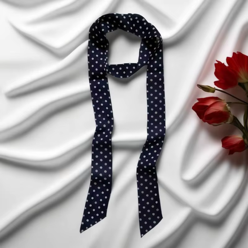 Petite écharpe à pois pour femmes