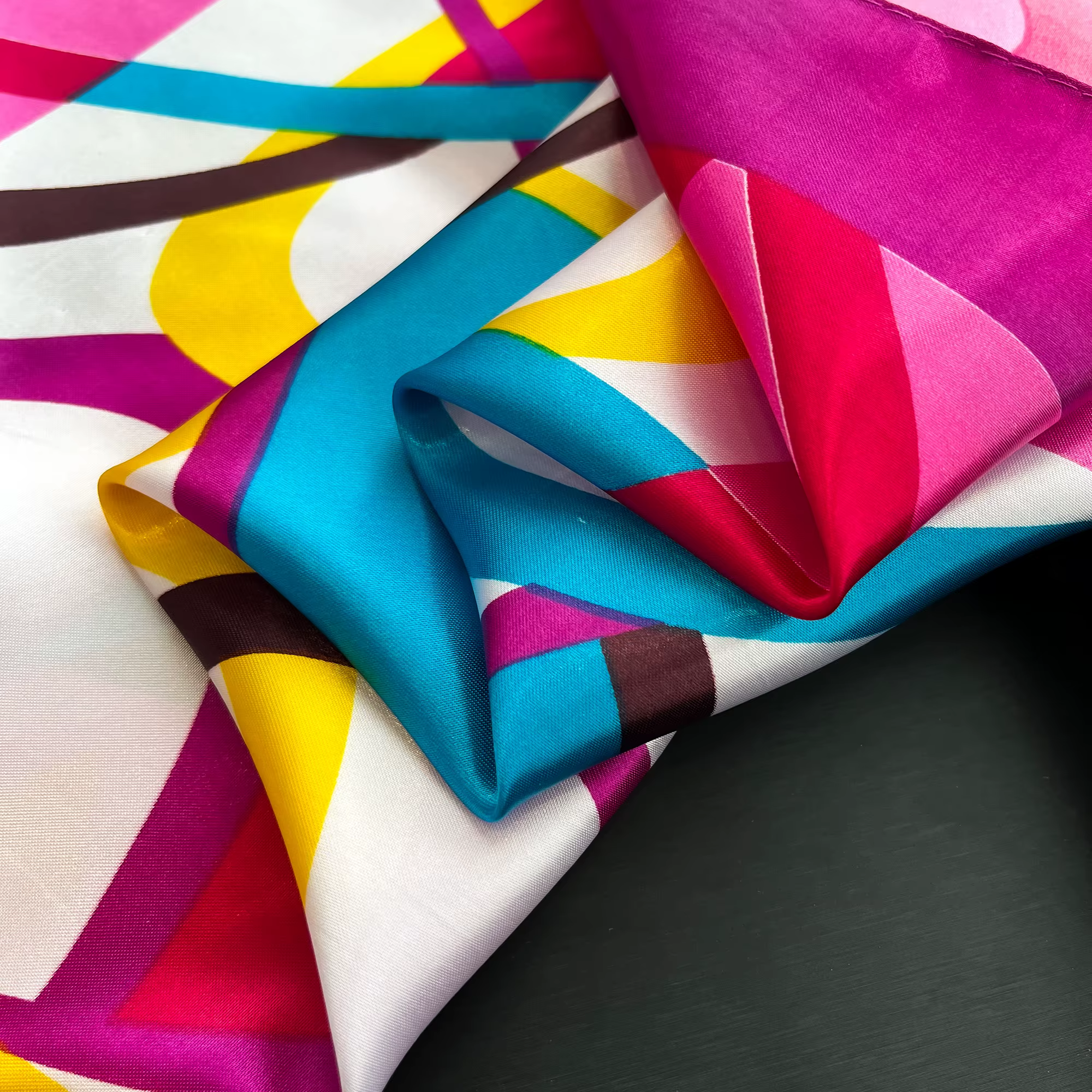 Foulard carré de luxe en soie pour femmes