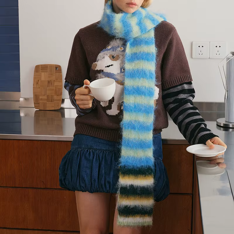 Écharpe en peluche rayée pour femmes