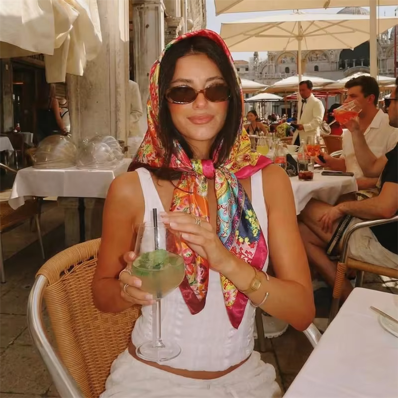 Foulard carré en soie de 90 cm pour femme