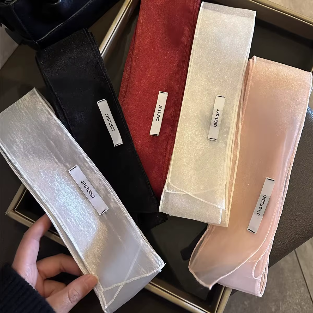 Écharpe en dentelle et ruban léger pour femme